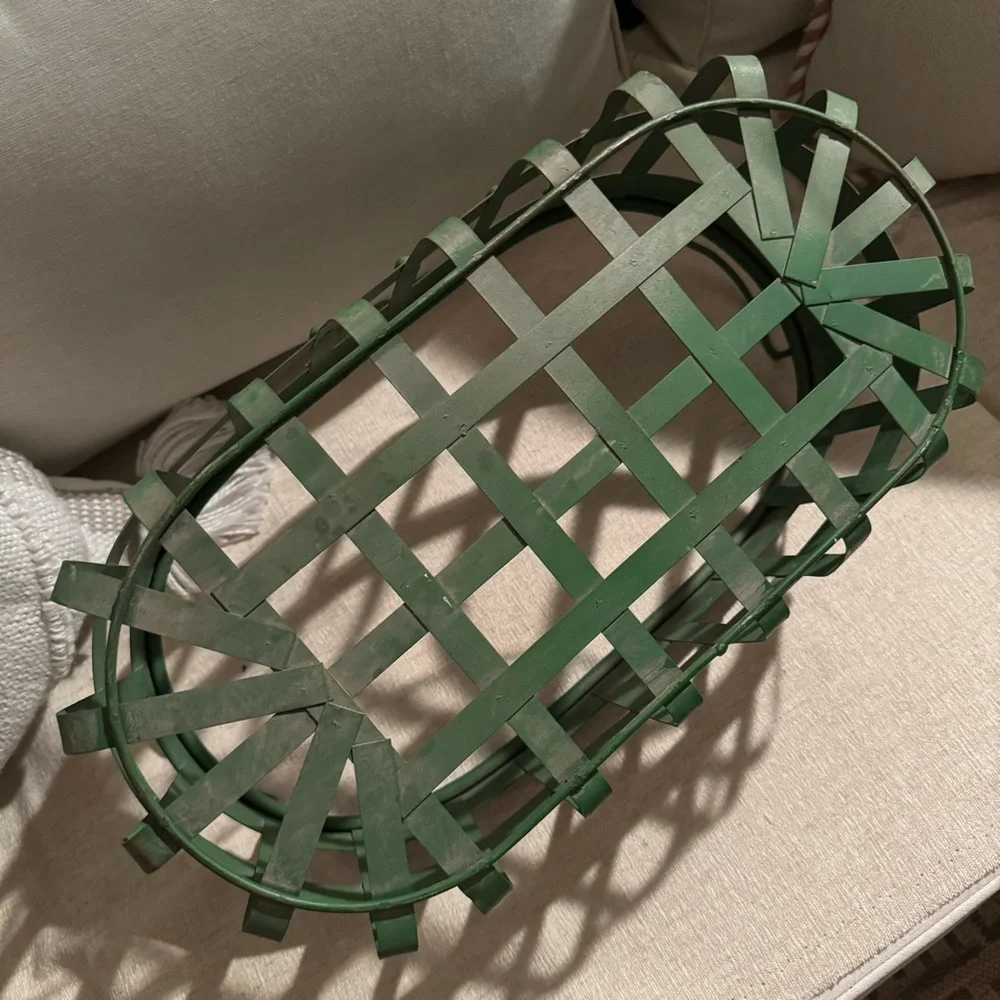 Miljögården - METAL BASKET HAROLD OVAL ANTIQUE Green